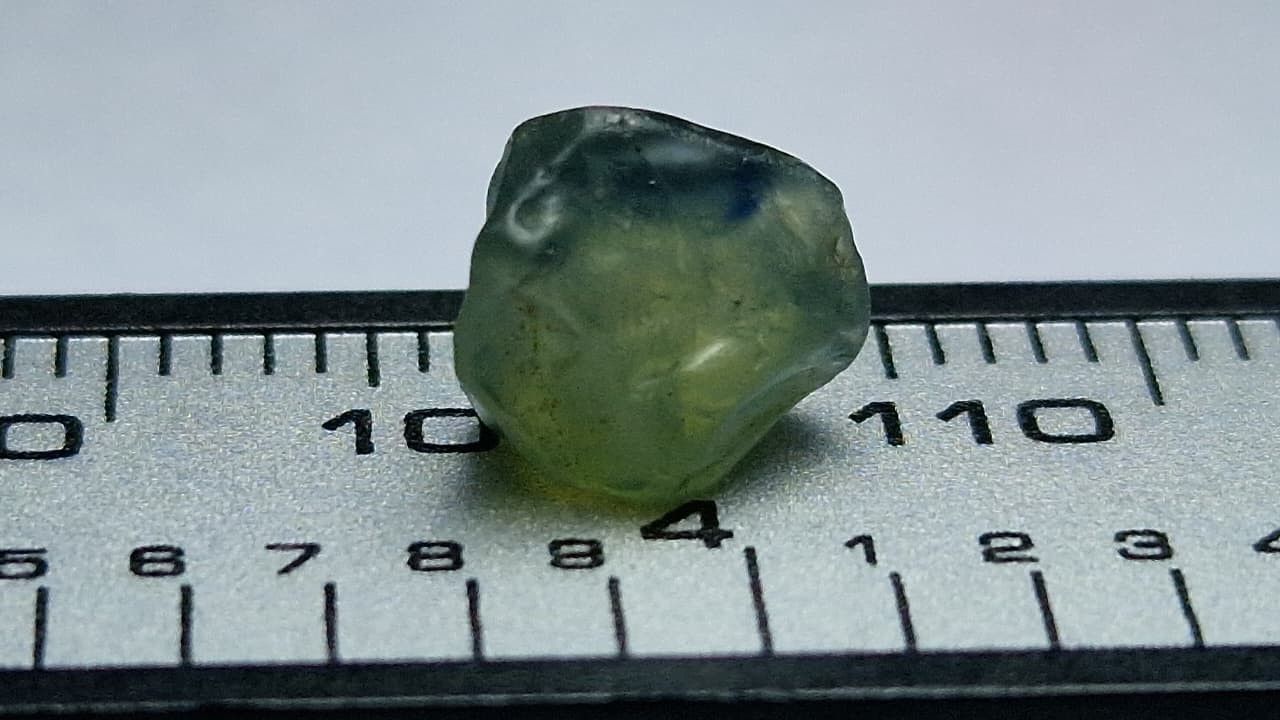 2.55 Ct. Green sapphire from Nigeria — view 2